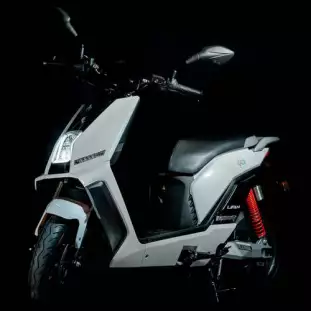 Lifan E3 elektrische scooter in het wit